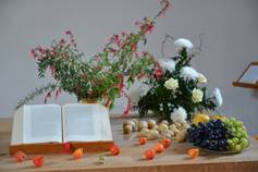Erntedankgaben auf dem Altar